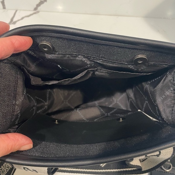 Steve Madden Black Messenger Bag Sleek and Minimalist - Picture 7 of 16